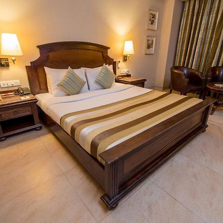 Hotel Le Cypress Bareilly Exterior foto