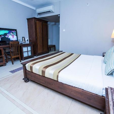 Hotel Le Cypress Bareilly Exterior foto