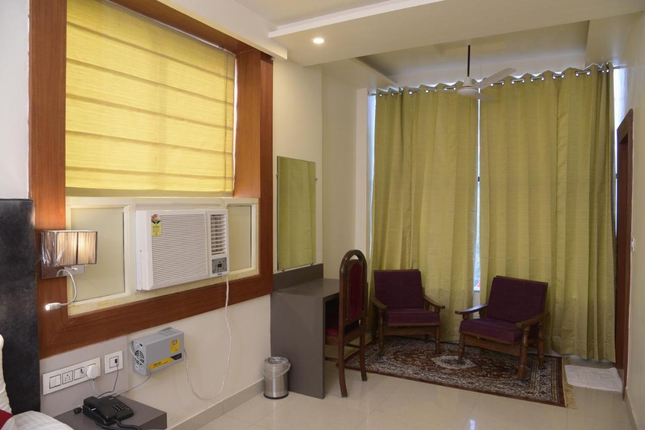 Hotel Le Cypress Bareilly Exterior foto
