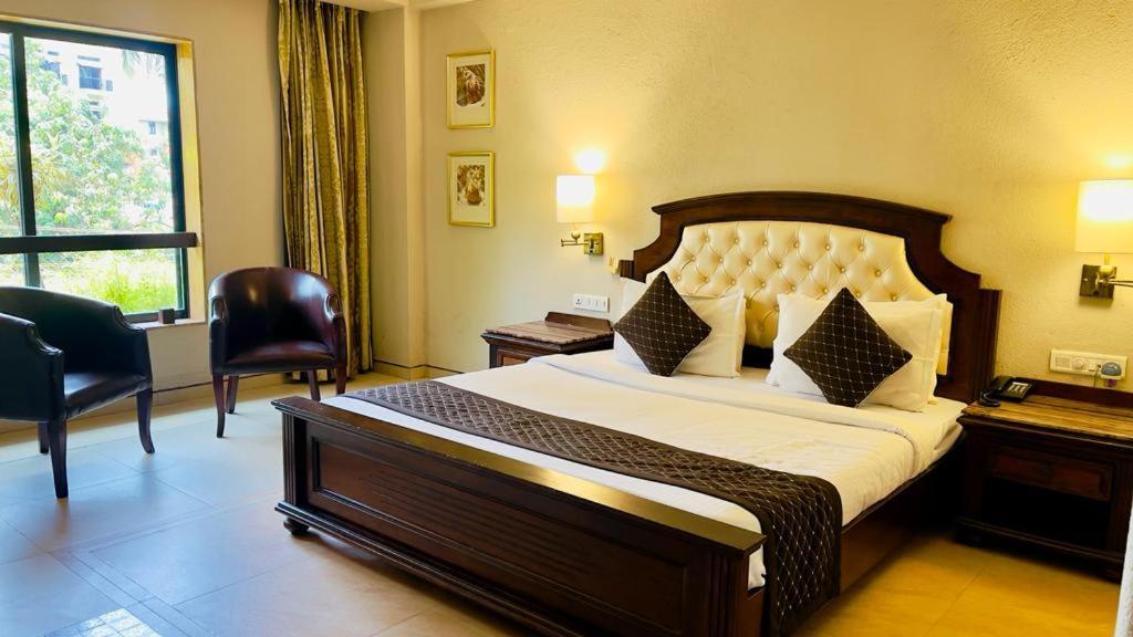 Hotel Le Cypress Bareilly Exterior foto