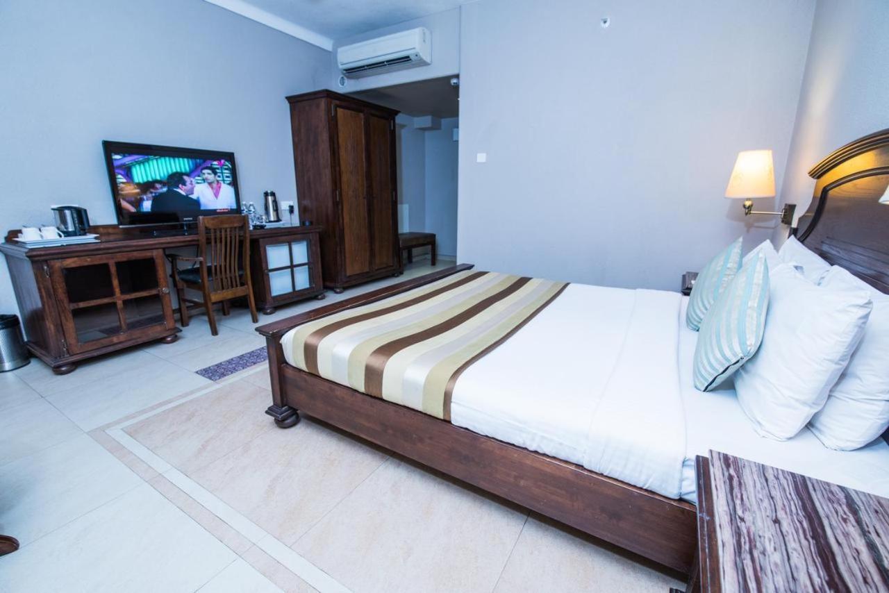 Hotel Le Cypress Bareilly Exterior foto
